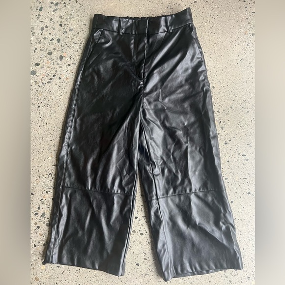 Dynamite Black Faux Leather Wide Leg Long Capri, Size 10 - Picture 1 of 4